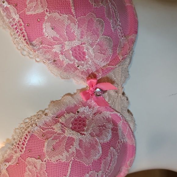 Victorias Secret Cream and Pink Lace Bra (0692) - Picture 2 of 5